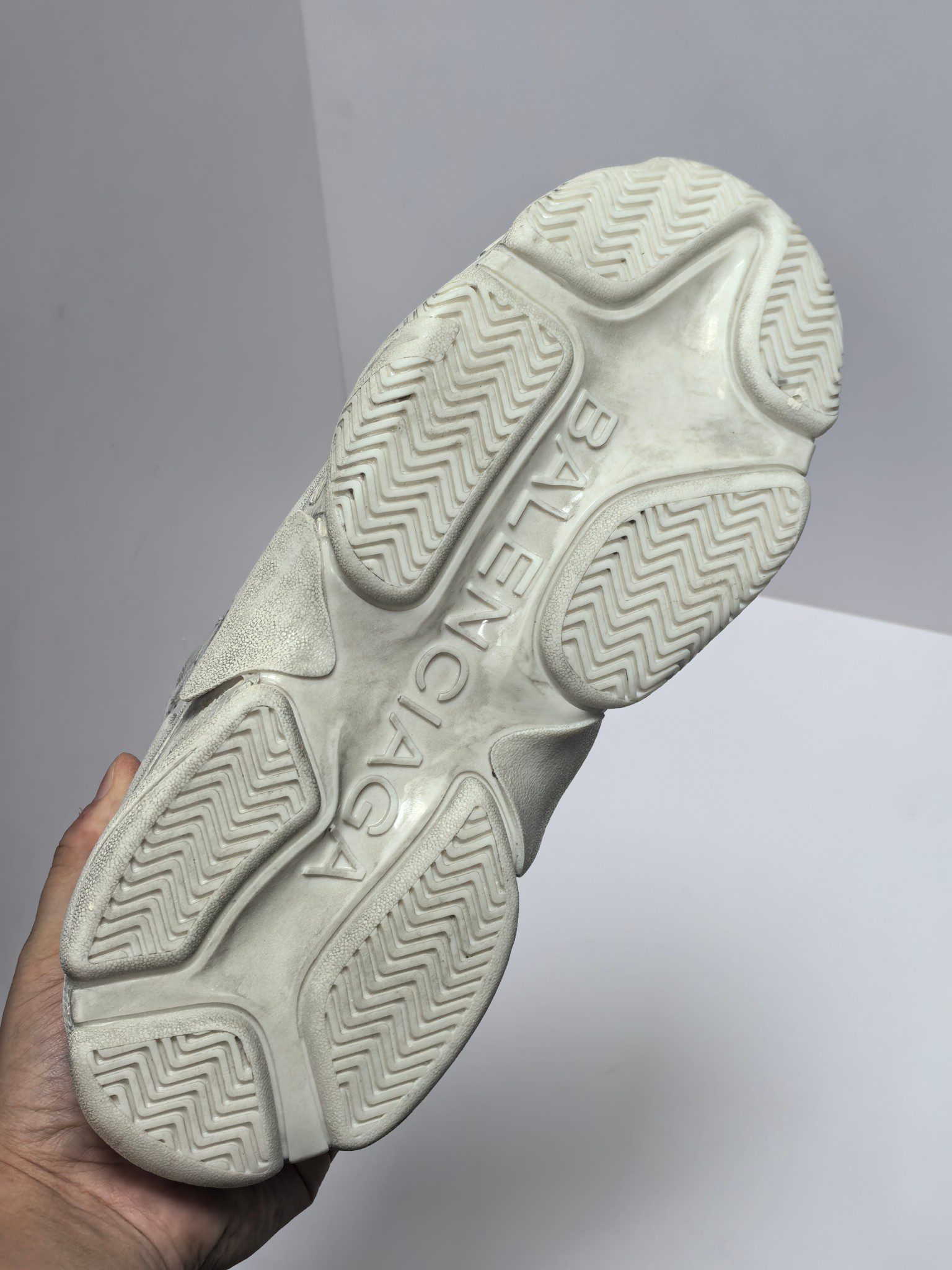 バレンシアガ「Balenciaga」Triple S 1.0 スニーカー