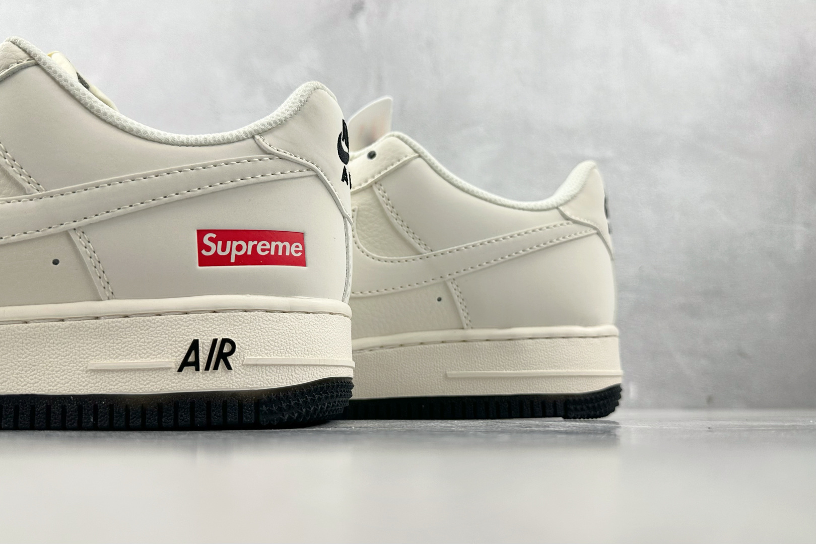 「コラボモデル」Supreme × Nike Air Force 1 Low スニーカー