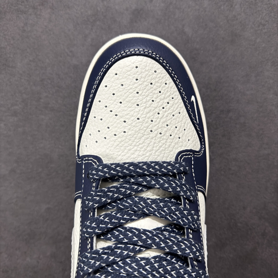 「コラボモデル」Supreme x Nike SB Dunk Low スニーカー