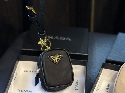プラダ「Prada」トライアングルロゴ ミニコインケース