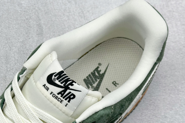 「コラボモデル」Supreme × Nike Air Force 1 Low スニーカー