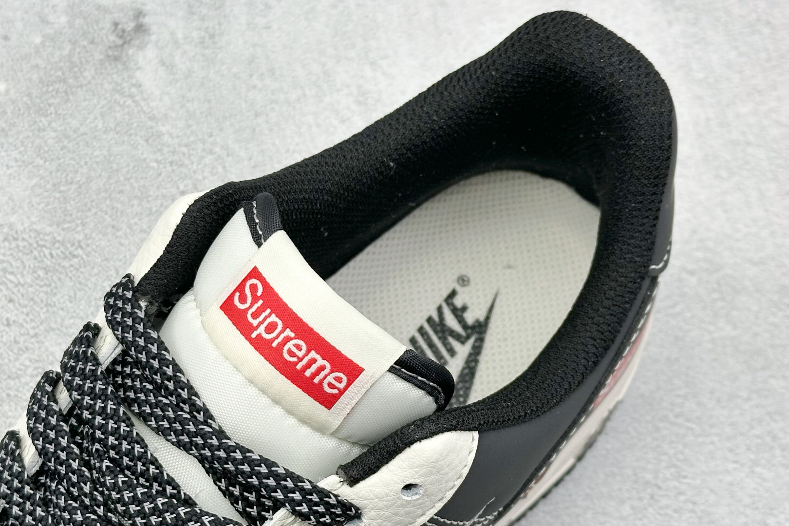 「コラボモデル」Supreme × Nike Air Force 1 Low スニーカー