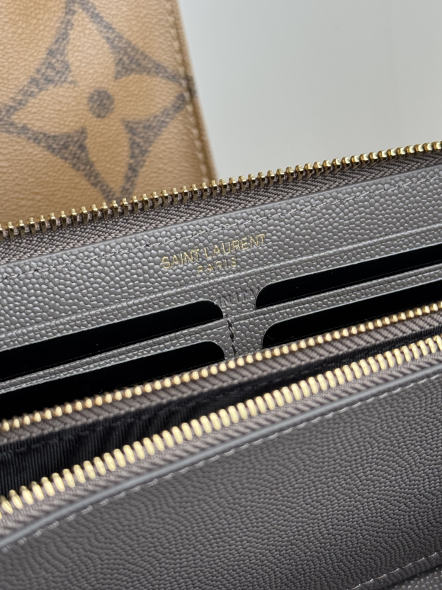 モノグラム・サンローラン「Saint Laurent」フルジップウォレット（グレインパウダーテクスチャー キルティングレザー）