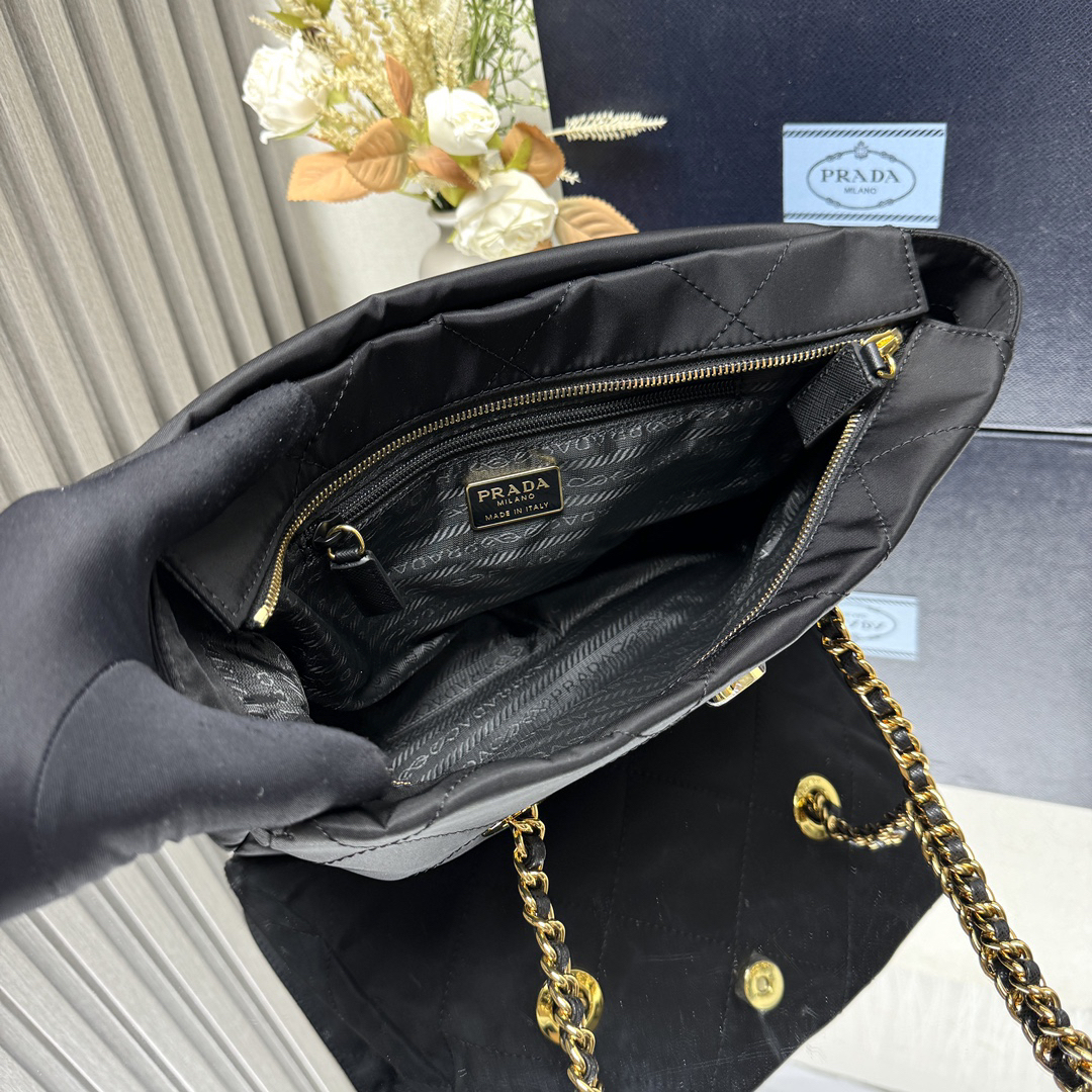 プラダ「Prada」ヴィンテージ チェーンショルダーバッグ