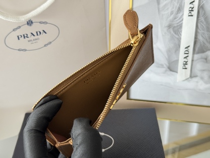 プラダ「Prada」サフィアーノ  カード&コインケース
