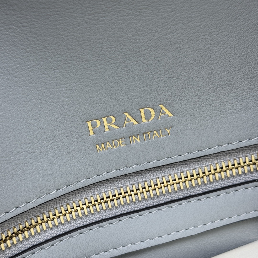 プラダ「Prada」2025 チェーンショルダーバッグ  スモール