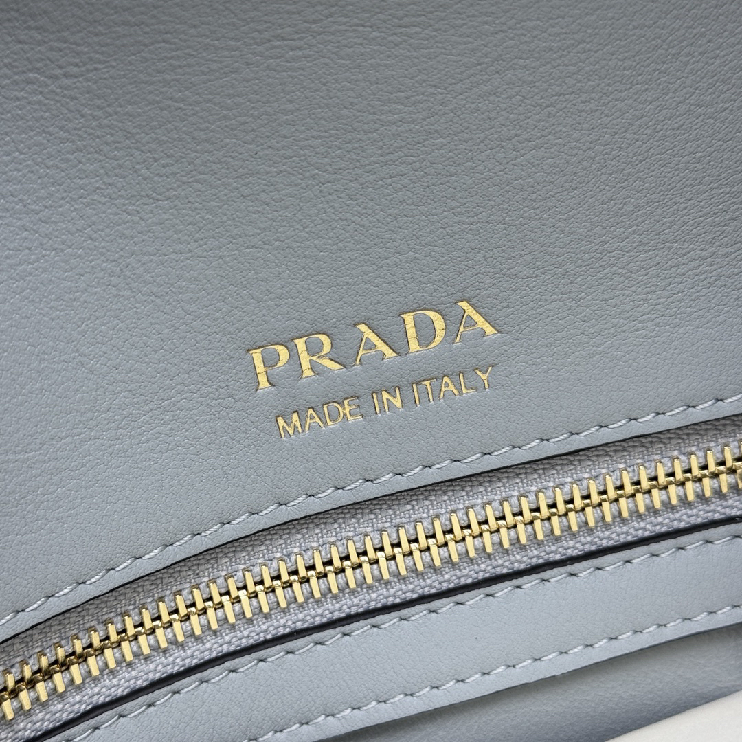 プラダ「Prada」2025 チェーンショルダーバッグ  スモール