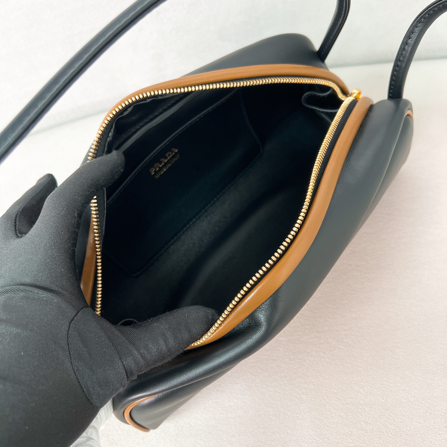 プラダ「Prada」 2025 ボウリングバッグ