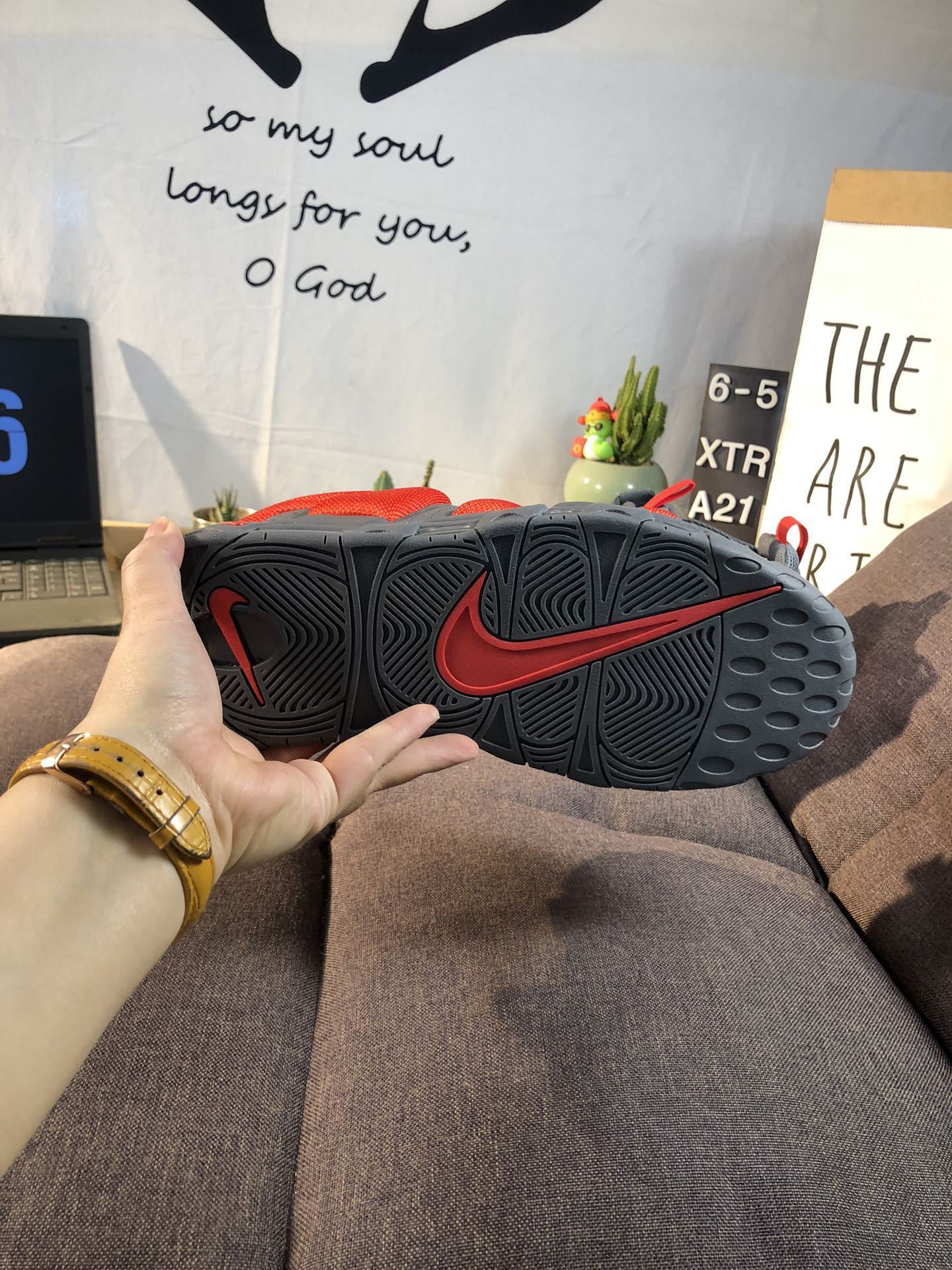 ナイキ「Nike」 エアモアアップテンポ GS ベアリーグリーン スニーカー