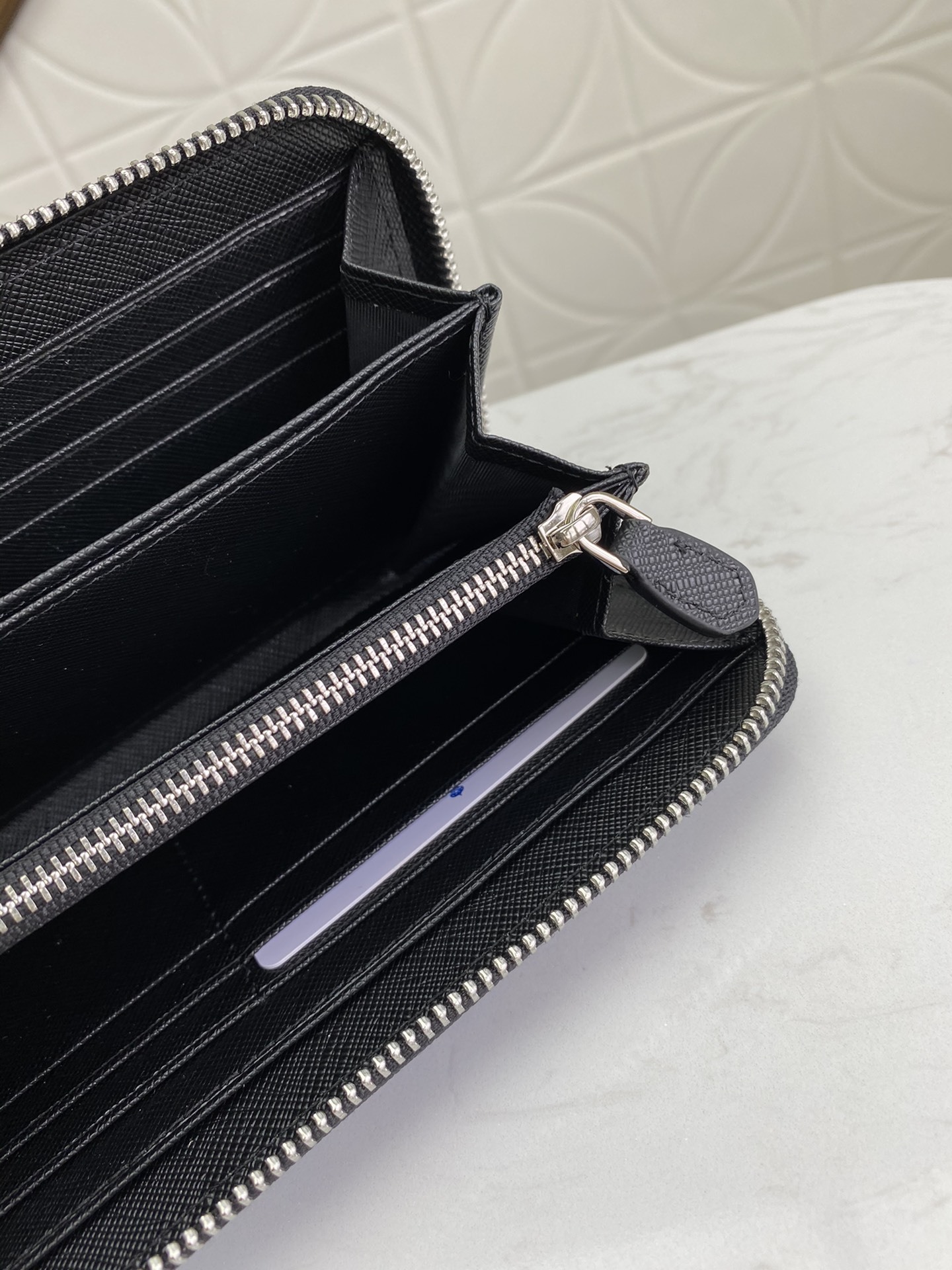 プラダ「PRADA」サフィアーノレザー 財布