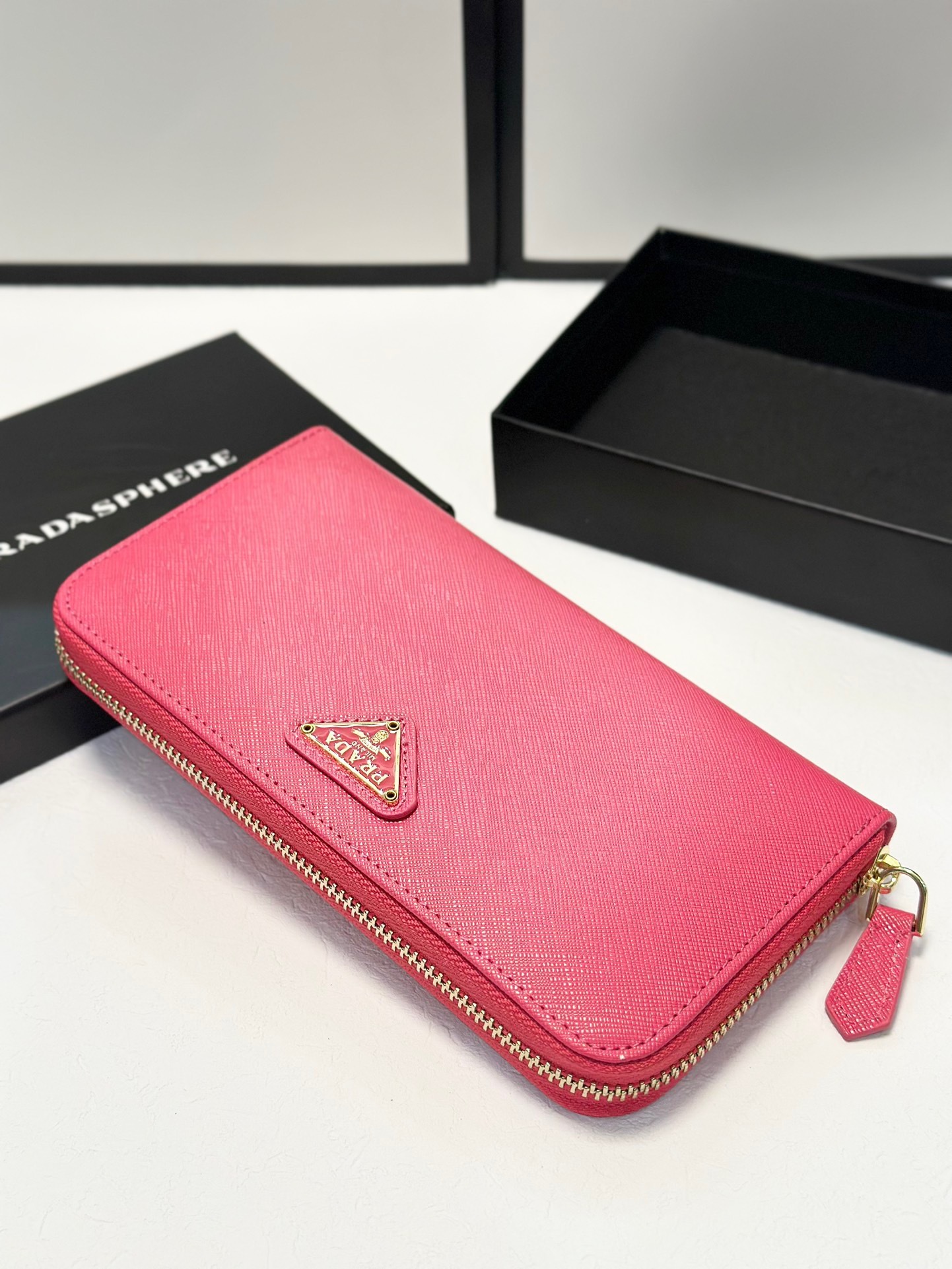 プラダ「PRADA」サフィアーノレザー 財布