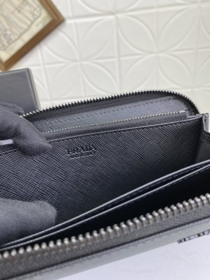 プラダ「PRADA」サフィアーノレザー 財布