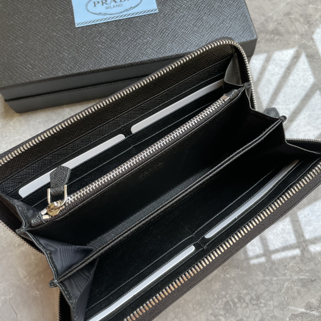 プラダ「PRADA」サフィアーノレザー 財布