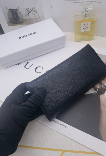 ミュウミュウ「Miu Miu」プレミアムレザー 折り長財布-ISETAN PRESTIGE CURATED