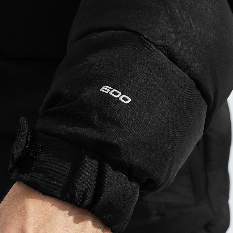 The North Face 2024 年モデルの新商品、クラシックなアイコンシリーズの男性用 HMLYN ヒマラヤ産ガチョウの羽毛で保温効果のあるダウンジャケットです