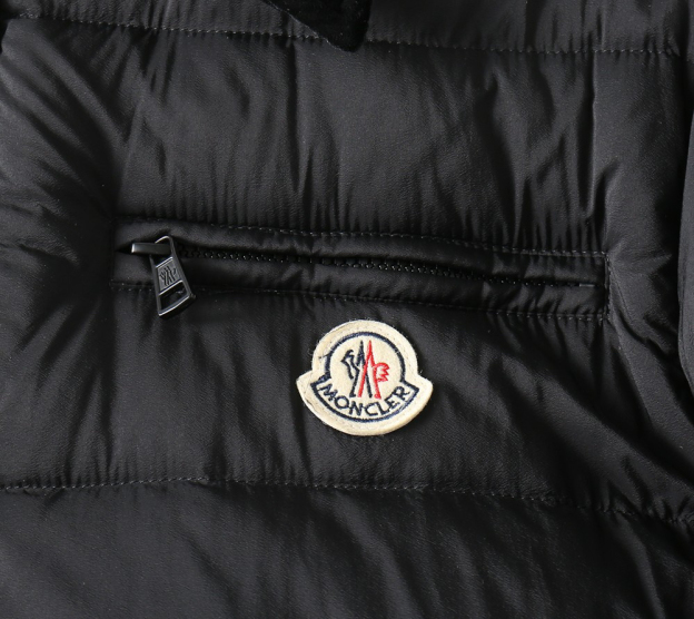 モンクレール「Moncler」秋冬 フード付きダウンジャケット