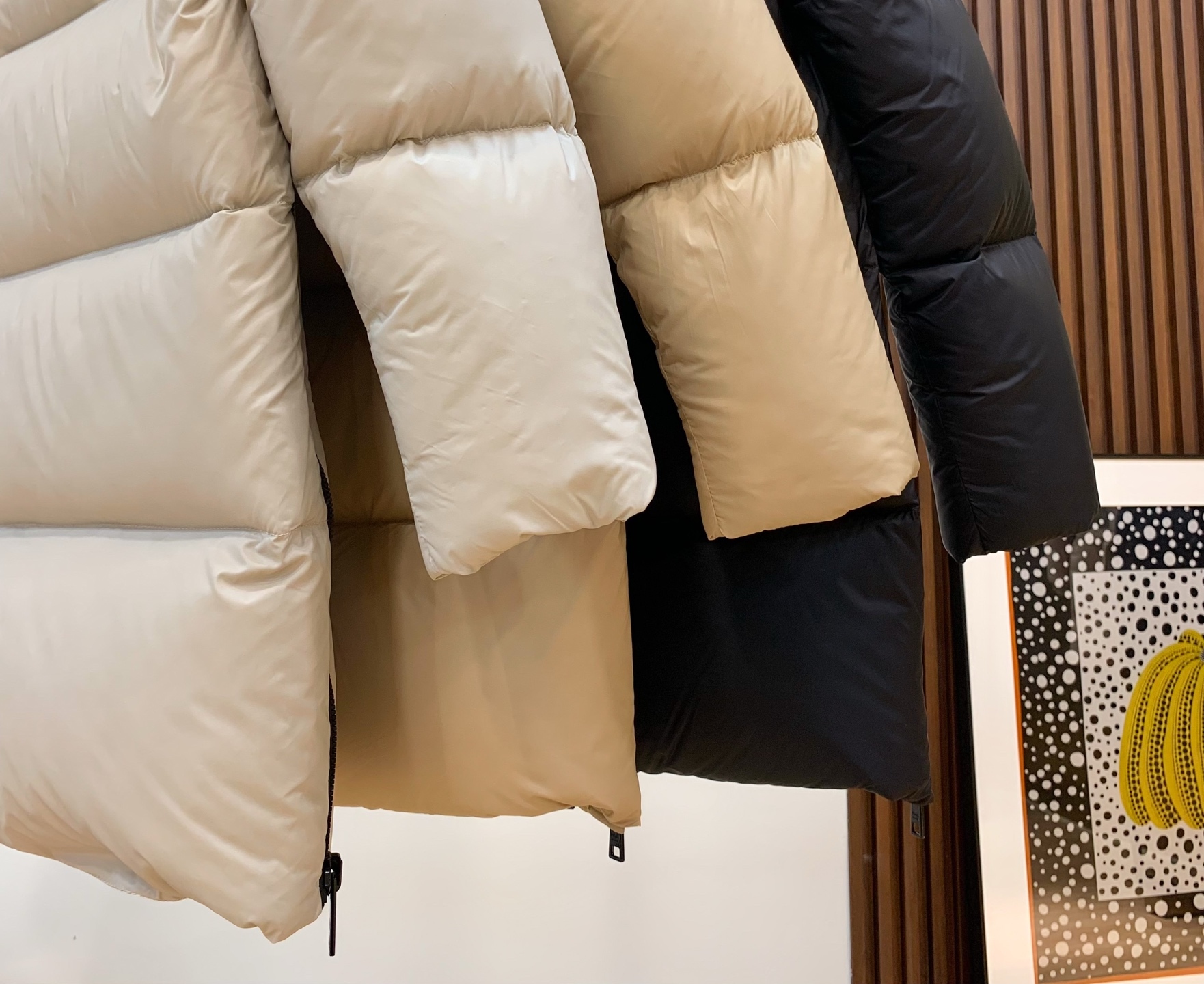 プラダ「Prada」秋冬フード付きダウンジャケット