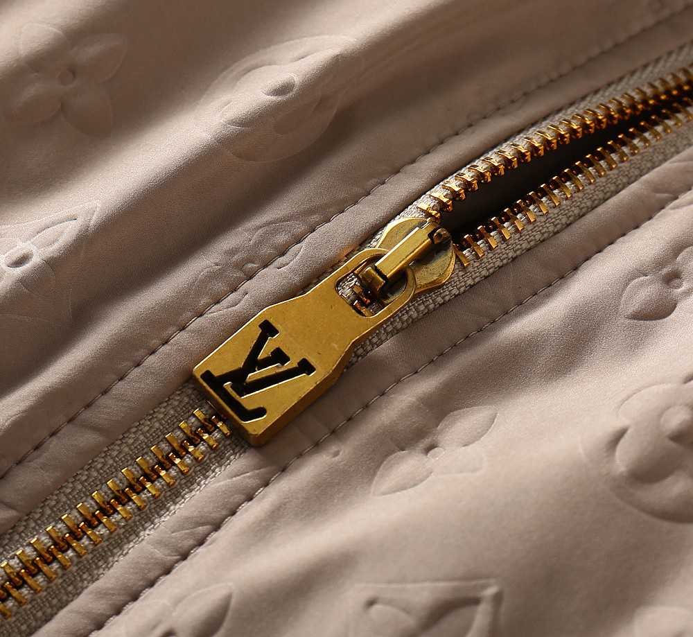 ルイ・ヴィトン「Louis Vuitton」秋冬コレクション ダウンジャケット