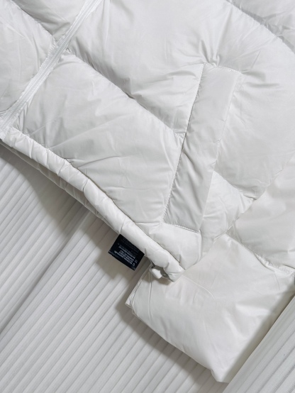 バレンシアガ「Balenciaga」‌3Bスキーダウンジャケット