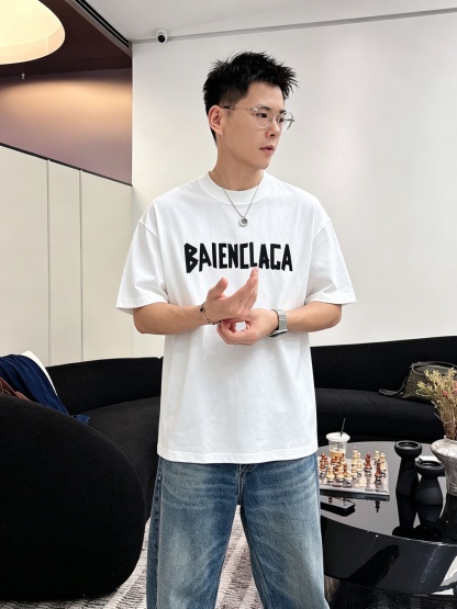 バレンシアガ「Balenciaga」ロゴプリントTシャツ / ショートスリーブ クルーネック