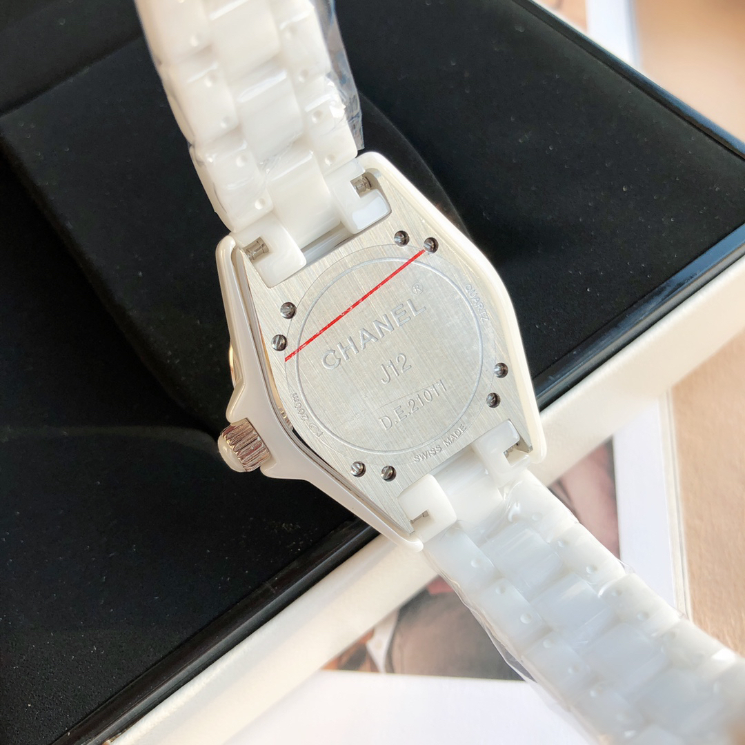 シャネル「Chanel」J12 キャリバー 33MM