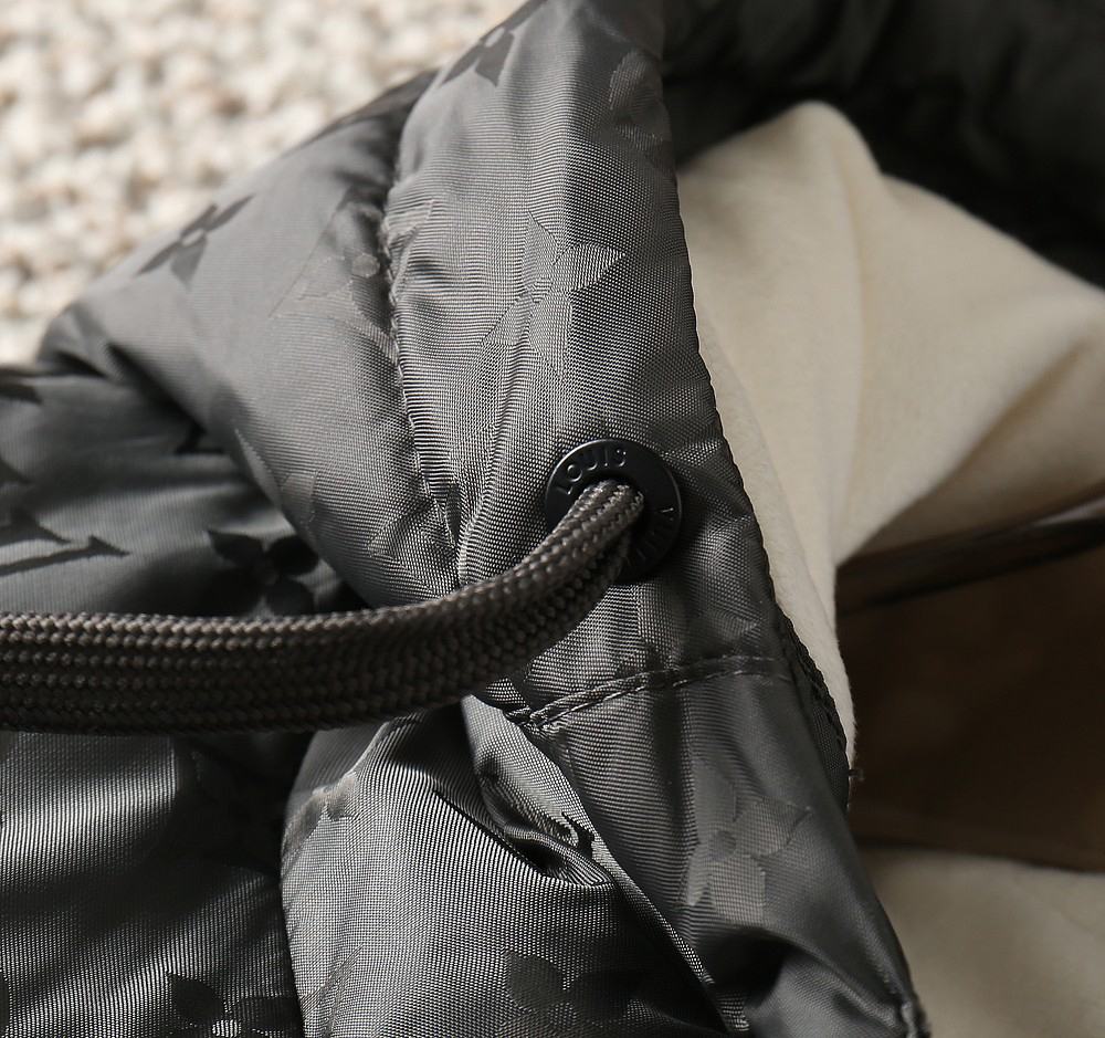 ルイ・ヴィトン「Louis Vuitton」秋冬コレクション ダウンジャケット