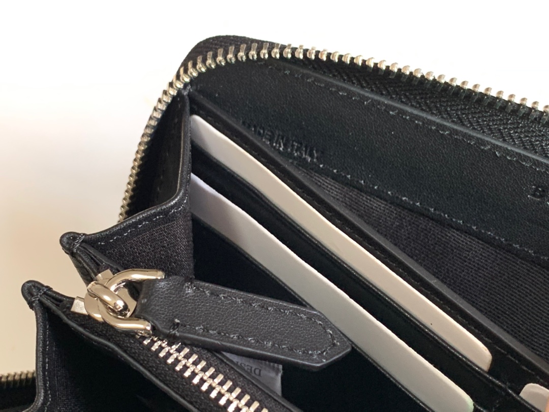 バーバリー「Burberry」ロンドン チェーン ジップ ウォレット