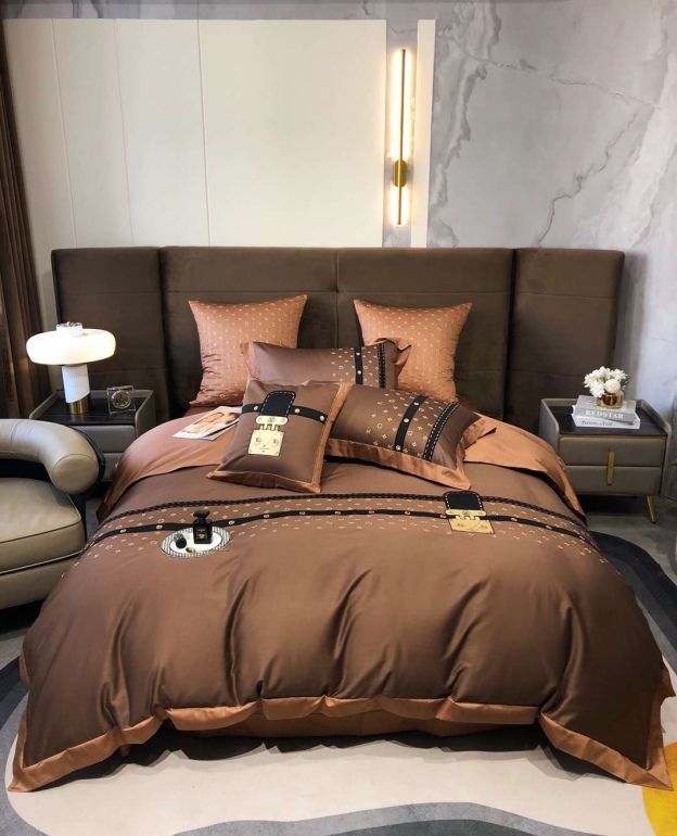 ルイ・ヴィトン「Louis Vuitton」プレミアムコットン ゴールド＆シルバー刺繍 4点セット