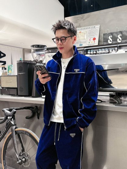 プラダ「Prada」秋冬 メンズ  カジュアルスポーツセット