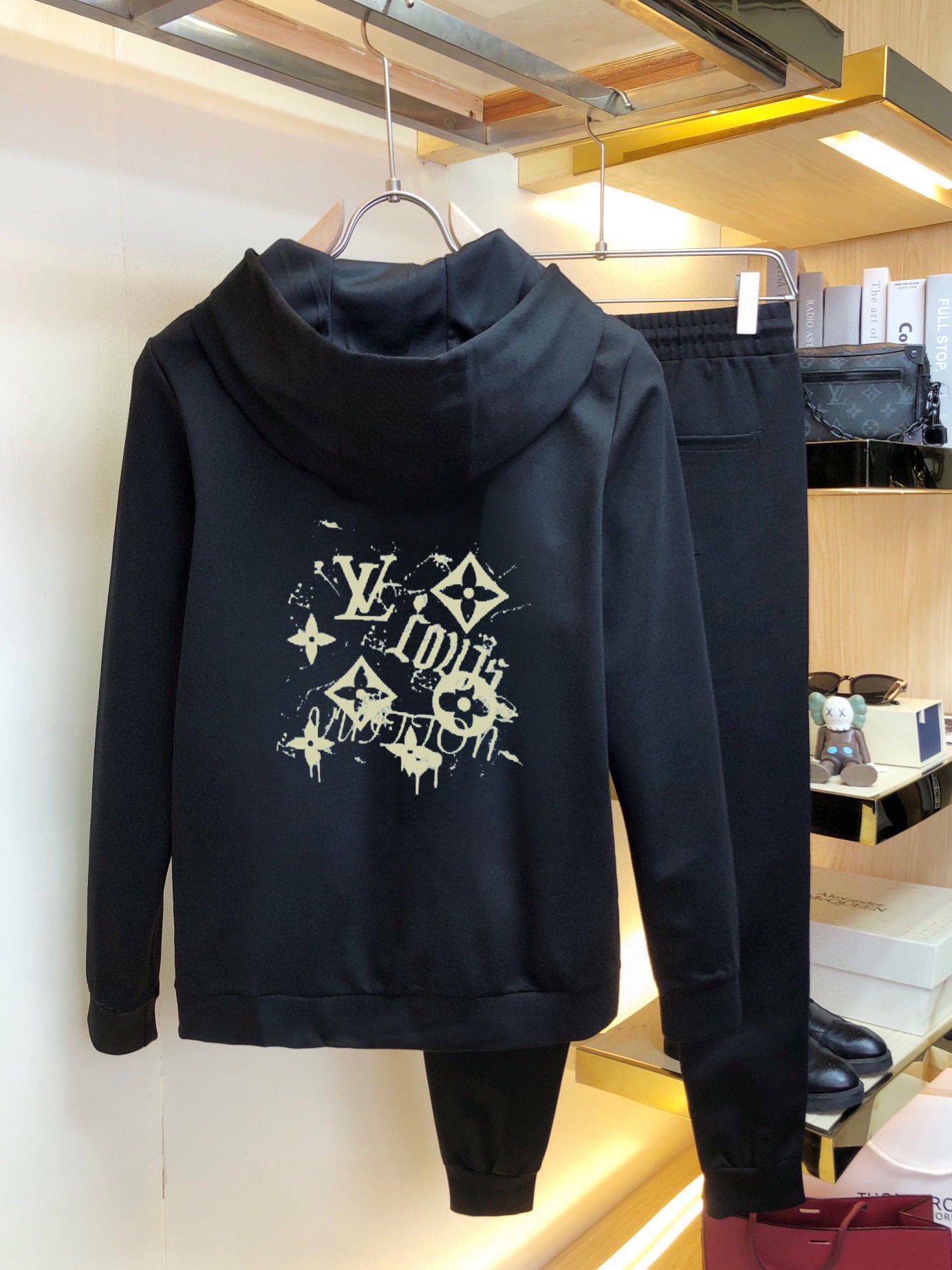 ルイ・ヴィトン「Louis Vuitton」2025年新作 爆売れスウェットスーツ
