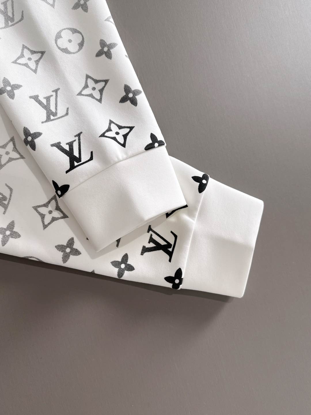 ルイ・ヴィトン「Louis Vuitton」パーカーシャツ