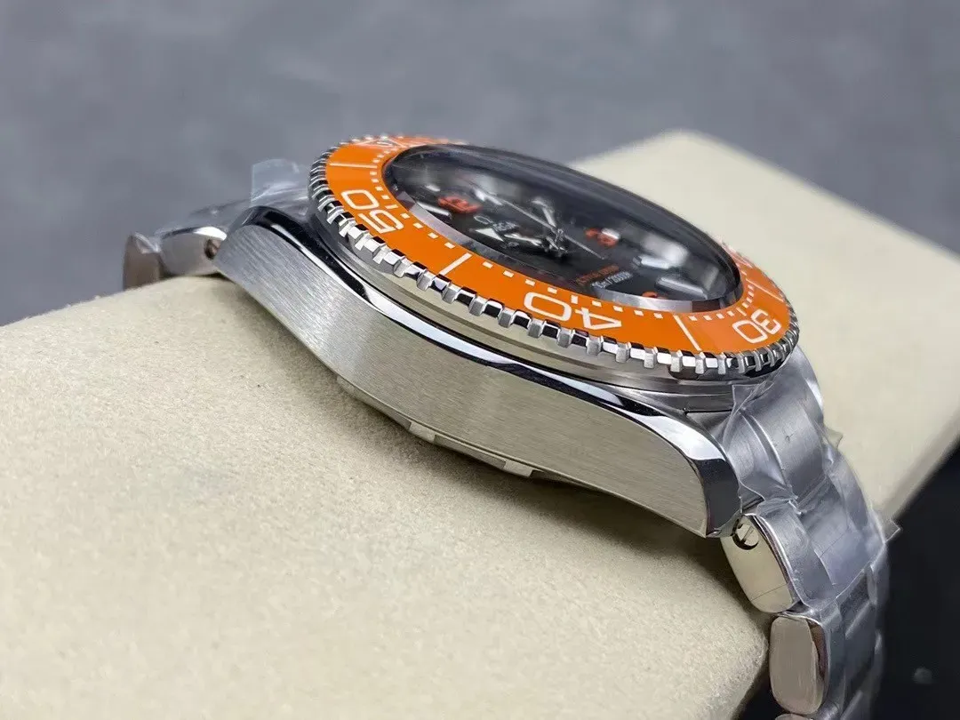 オメガ「Omega」シーマスター プラネットオーシャン ウルトラディープ 6000m プロフェッショナルダイバーズウォッチ46MM