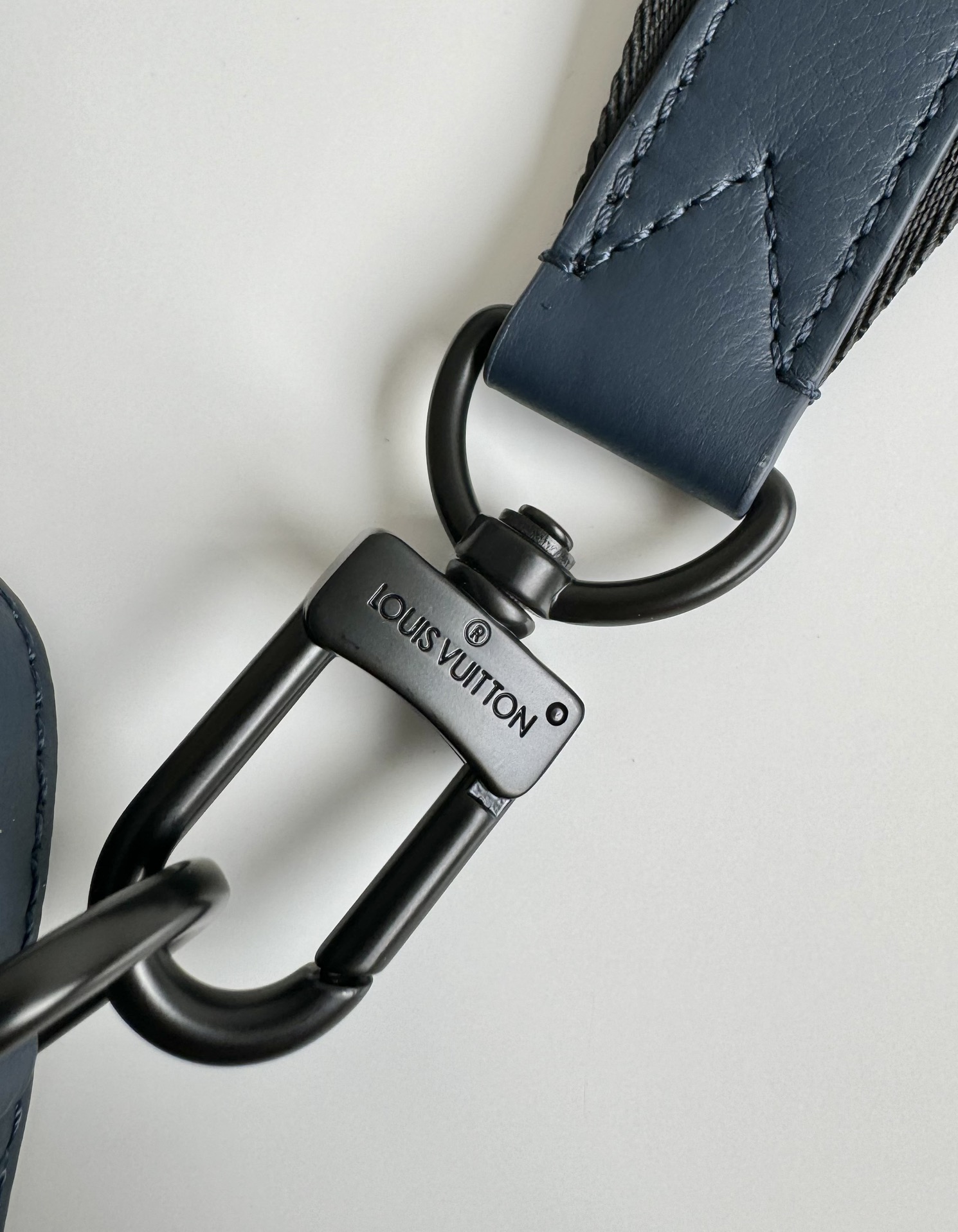 ルイ・ヴィトン「Louis Vuitton」スタイリッシュ メッセンジャーバッグ
