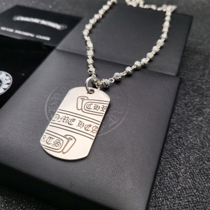 クロムハーツ「Chrome Hearts」のクラシックネックレス - 日常に上品なアクセントを添えるユニセックスモデル