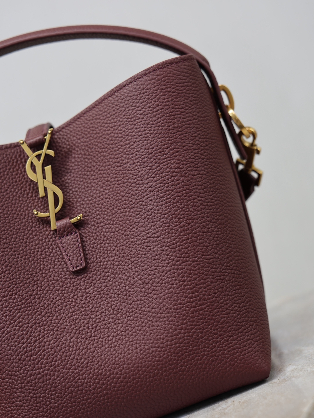 2026サンローラン「Saint Laurent LE 37 プティ ブレイデッドレザー バケツバッグ