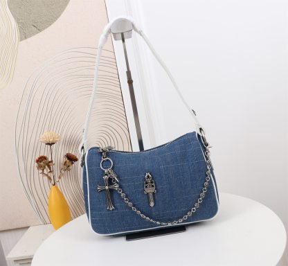 クロムハーツ「Chrome Hearts」十字架のショルダーバッグ