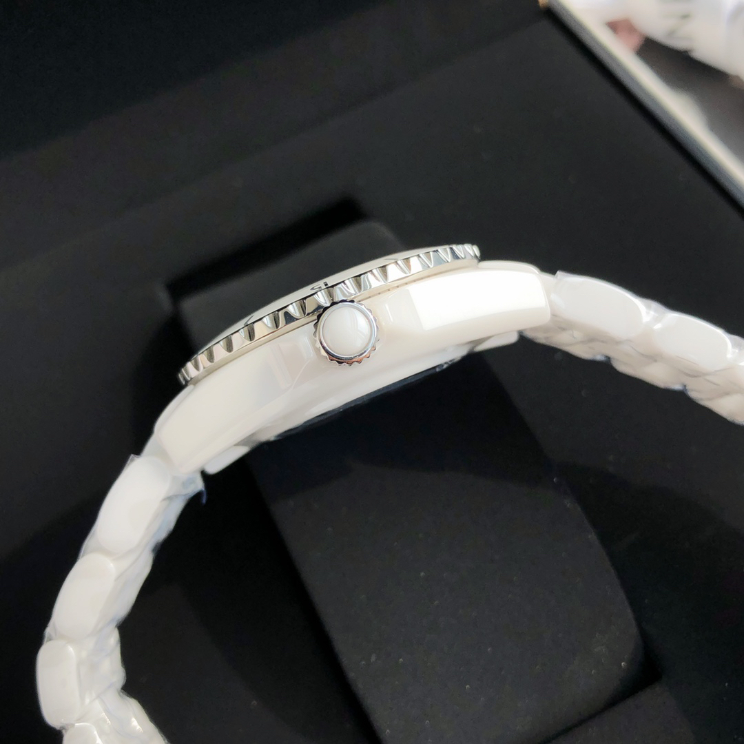 シャネル「Chanel」J12 キャリバー 33MM
