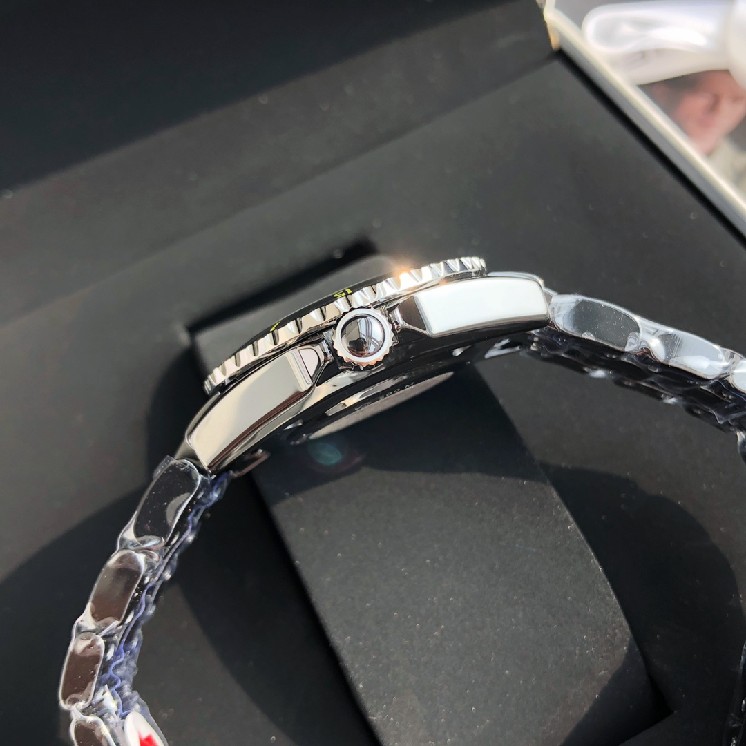 シャネル「Chanel」J12 キャリバー 33MM