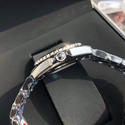 シャネル「Chanel」J12 キャリバー 33MM