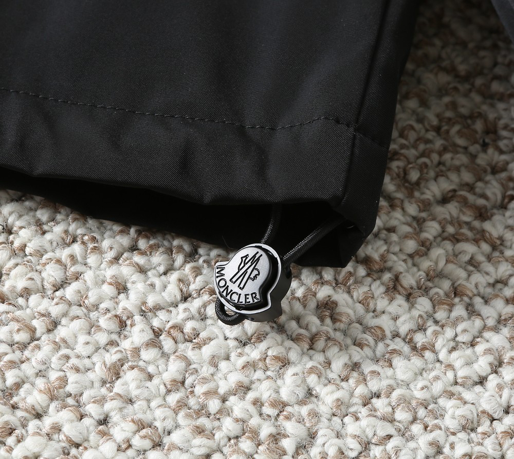 モンクレール「Moncler」秋のフード付きジャケット