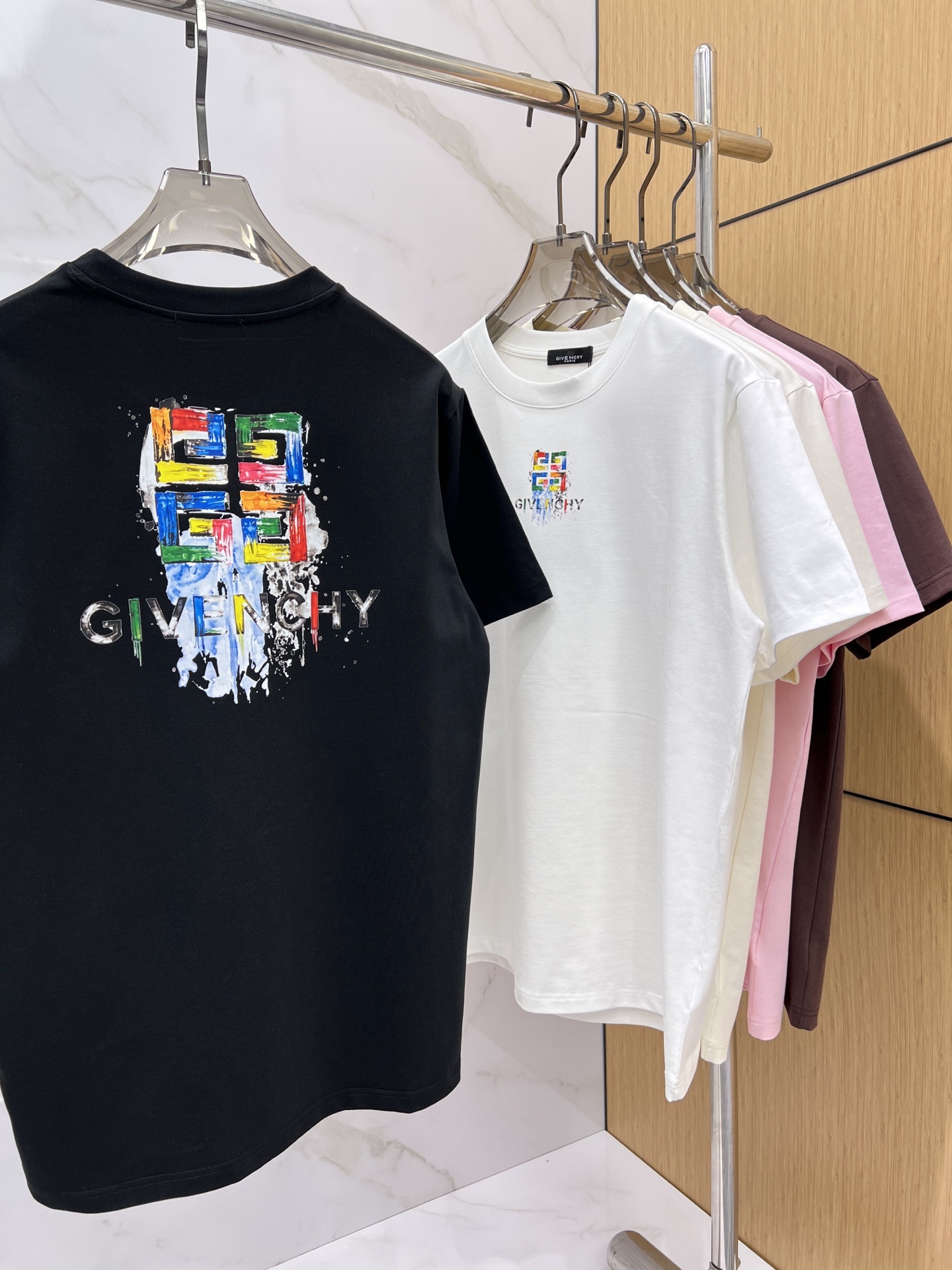 ジバンシィ「Givenchy」ジバンシィ Tシャツ / ショートスリーブ クルーネック