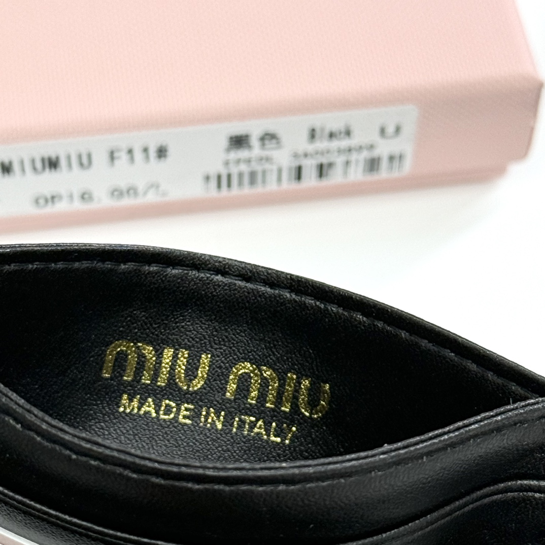 ミュウミュウ「Miu Miu」ミュウミュウ マテラッセ ラムスキン マルチウォレット F11 / コンパクトウォレット. 