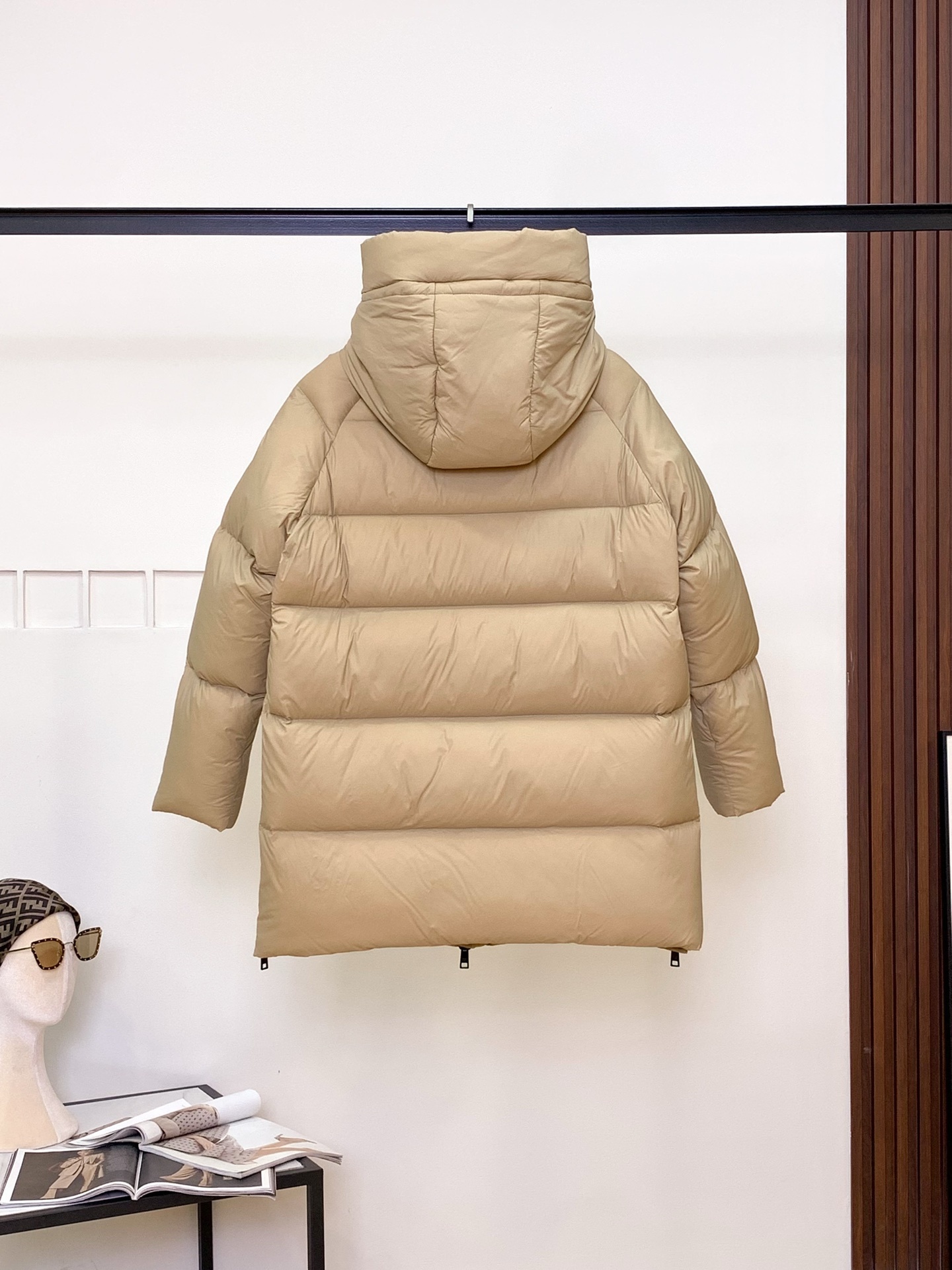 プラダ「Prada」秋冬フード付きダウンジャケット