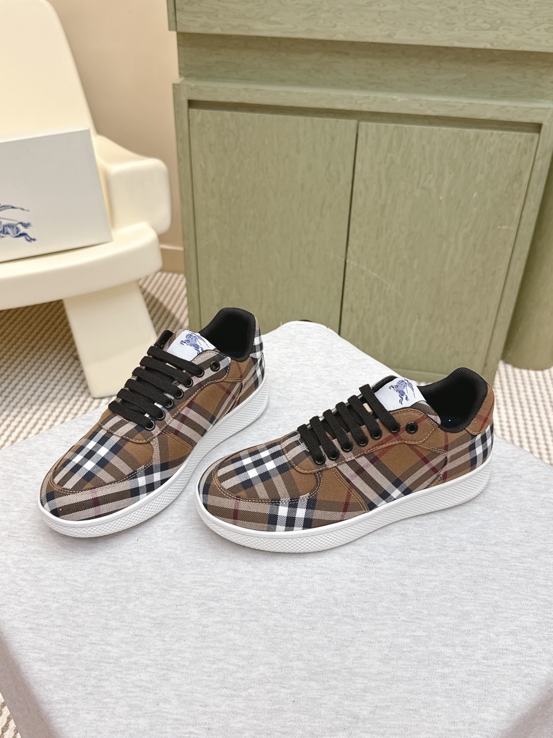 バーバリー「Burberry」バーバリー テラス スニーカー / レザースニーカー
