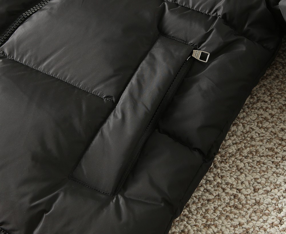 ルイ・ヴィトン「Louis Vuitton」秋冬コレクション ダウンジャケット