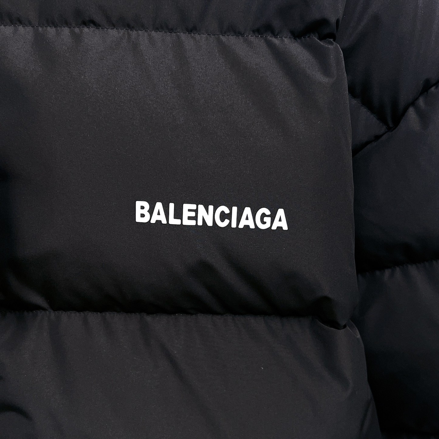 バレンシアガ「Balenciaga」‌ロックバックル刺繍デザイン 男女兼用ダウンジャケット