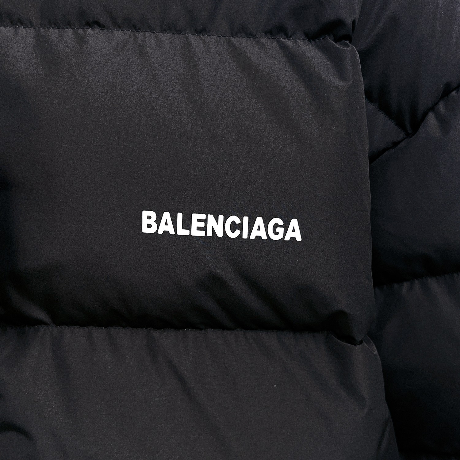 バレンシアガ「Balenciaga」‌ロックバックル刺繍デザイン 男女兼用ダウンジャケット