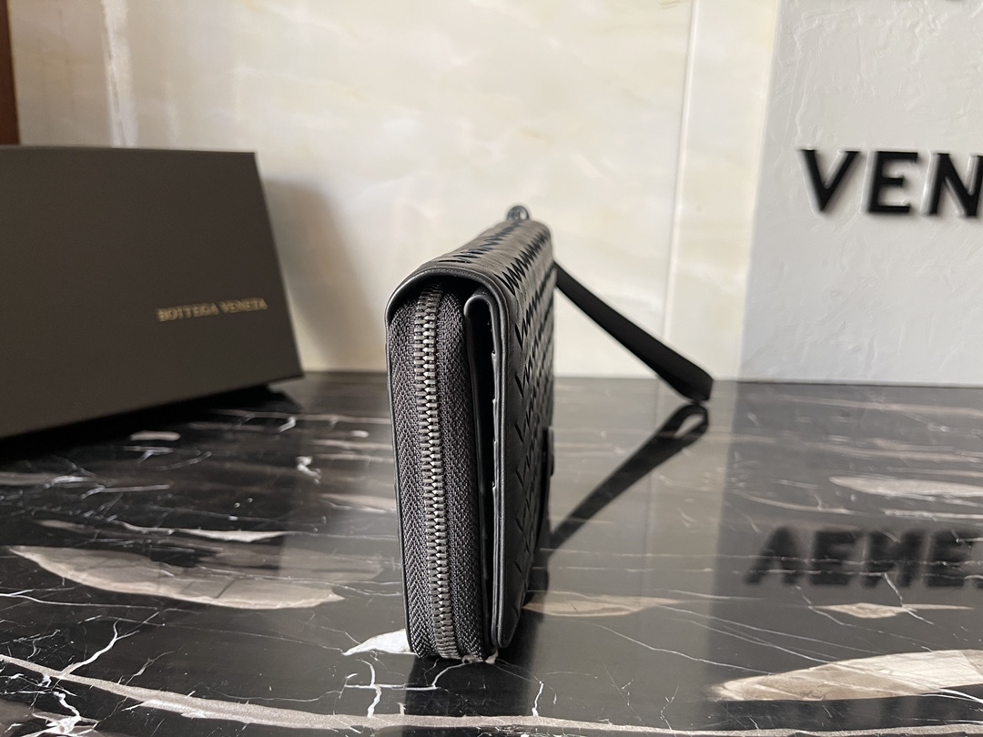 ボッテガ・ヴェネタ「Bottega Veneta」イントレチャート ザッパー ウォレット