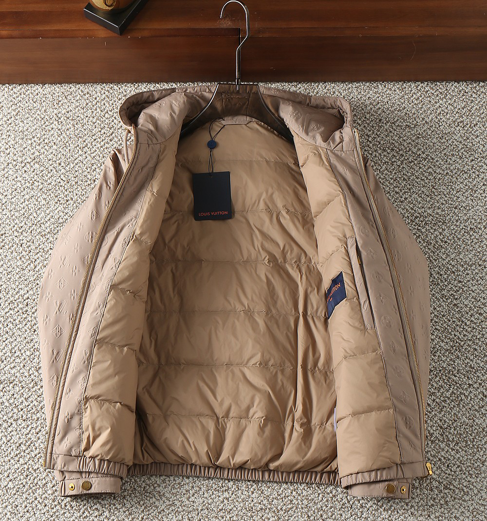 ルイ・ヴィトン「Louis Vuitton」秋冬コレクション ダウンジャケット