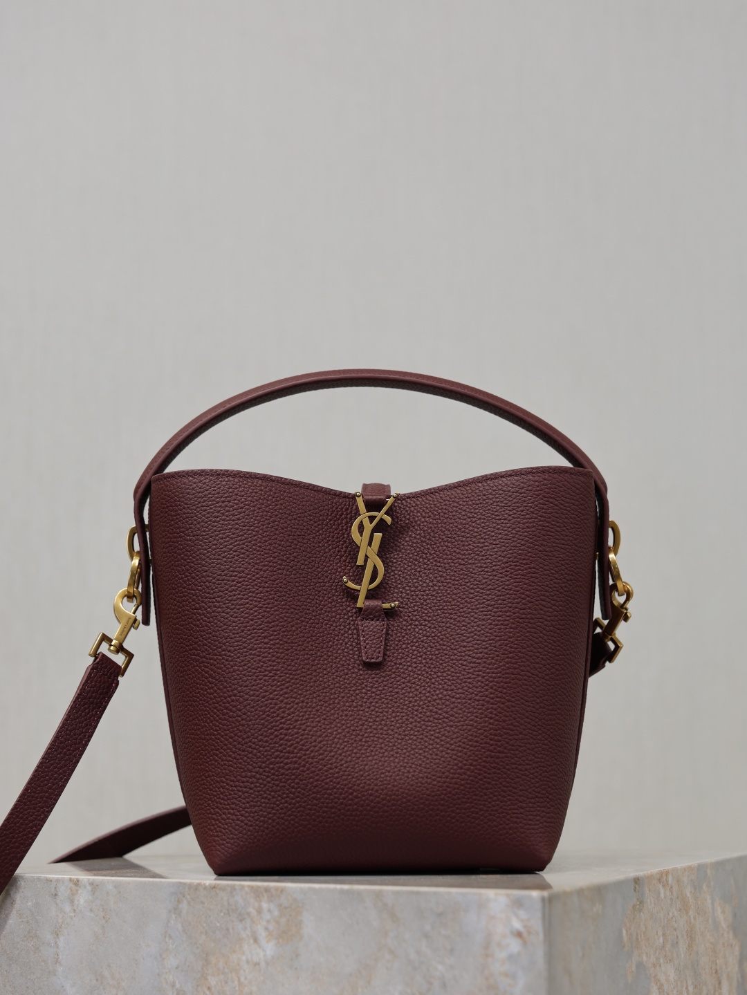 2026サンローラン「Saint Laurent LE 37 プティ ブレイデッドレザー バケツバッグ